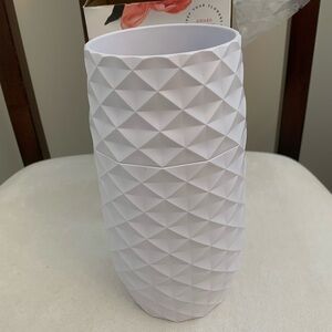 The Amaranth Vase specialized smarter vase white new in box flowers floral